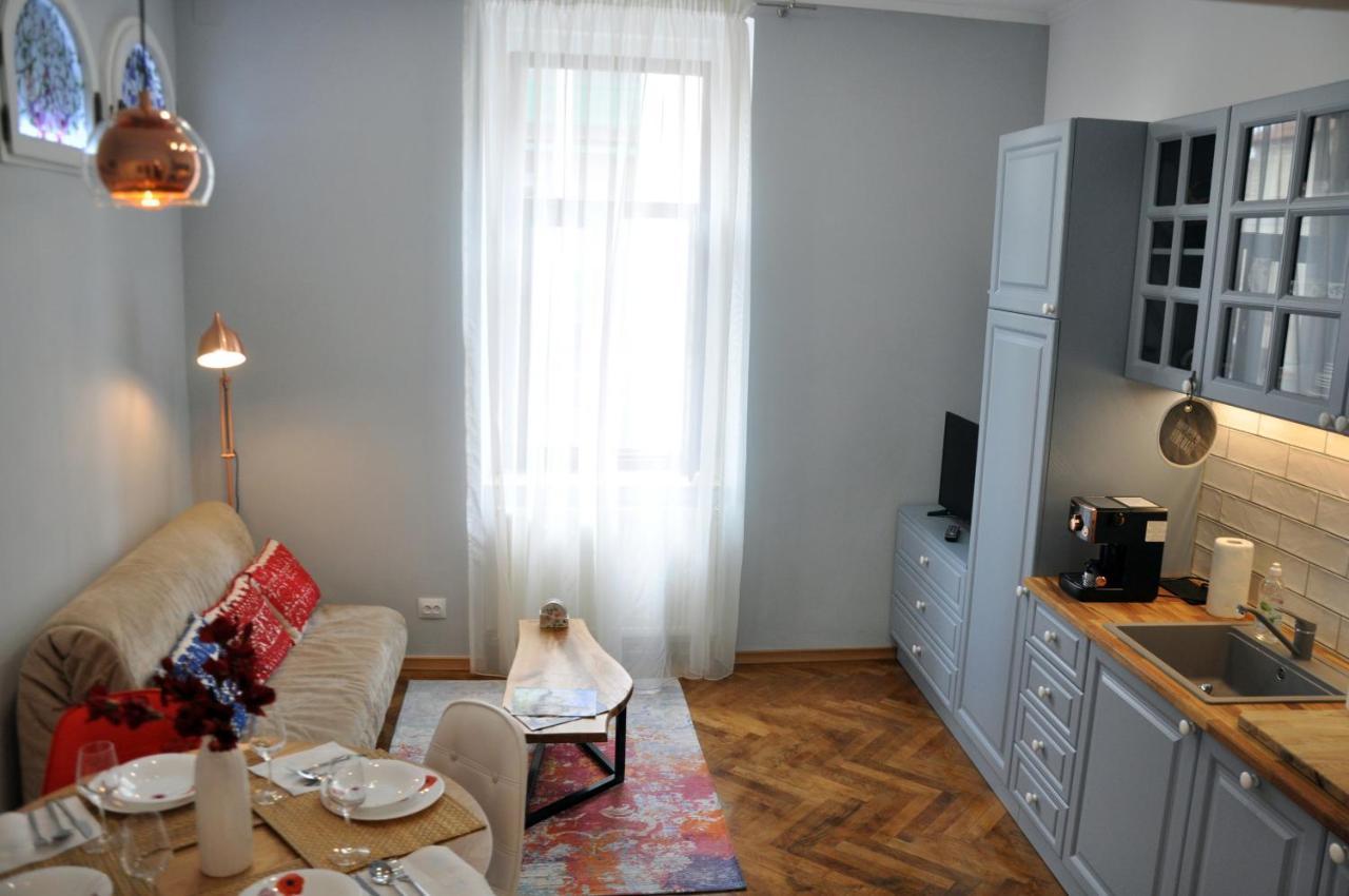 Black Gate - 2 Bedroom Apartment In The Heart Of Old Town With Free Private Secured Parking Brașov Exterior foto