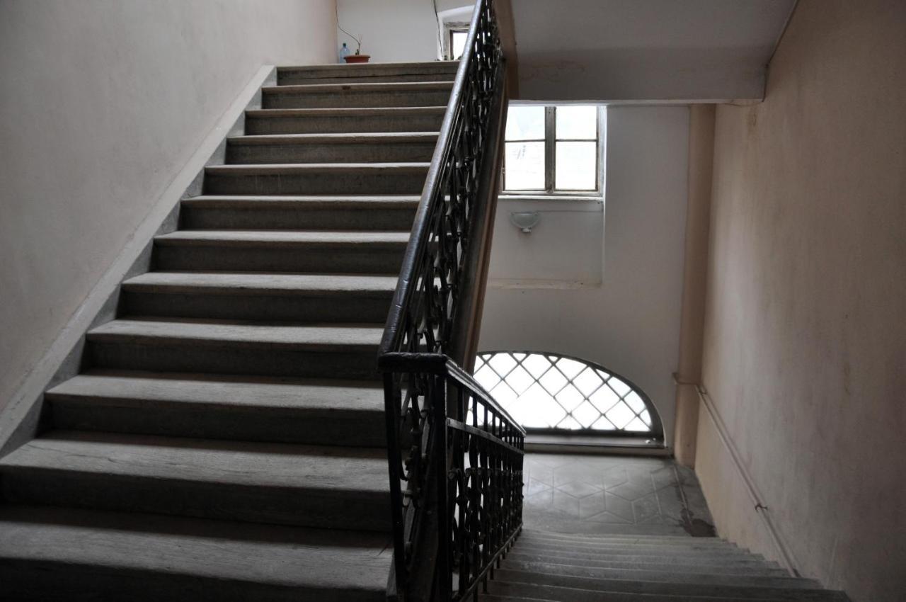 Black Gate - 2 Bedroom Apartment In The Heart Of Old Town With Free Private Secured Parking Brașov Exterior foto