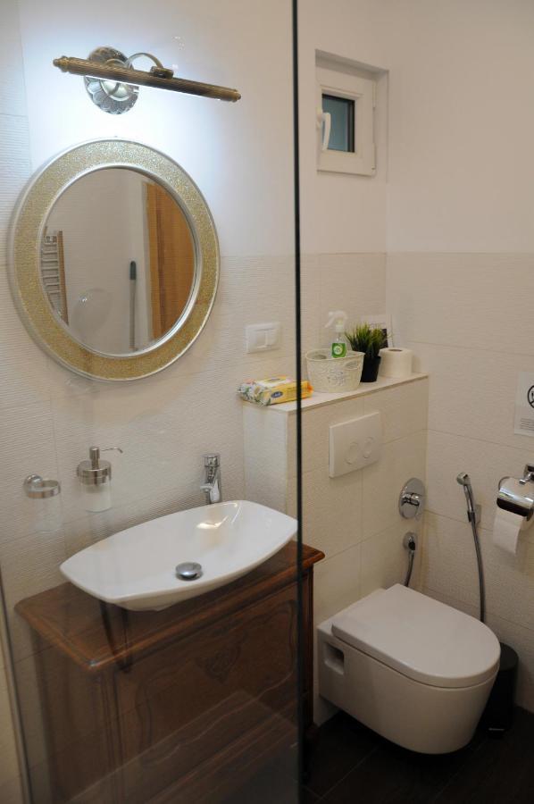 Black Gate - 2 Bedroom Apartment In The Heart Of Old Town With Free Private Secured Parking Brașov Exterior foto